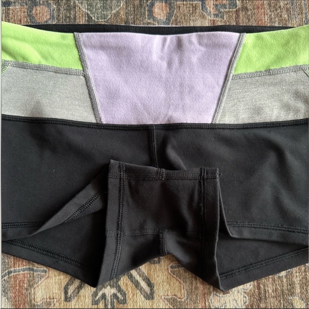 Lululemon Patchwork Color Block Shorts Size 4 Yog… - image 4